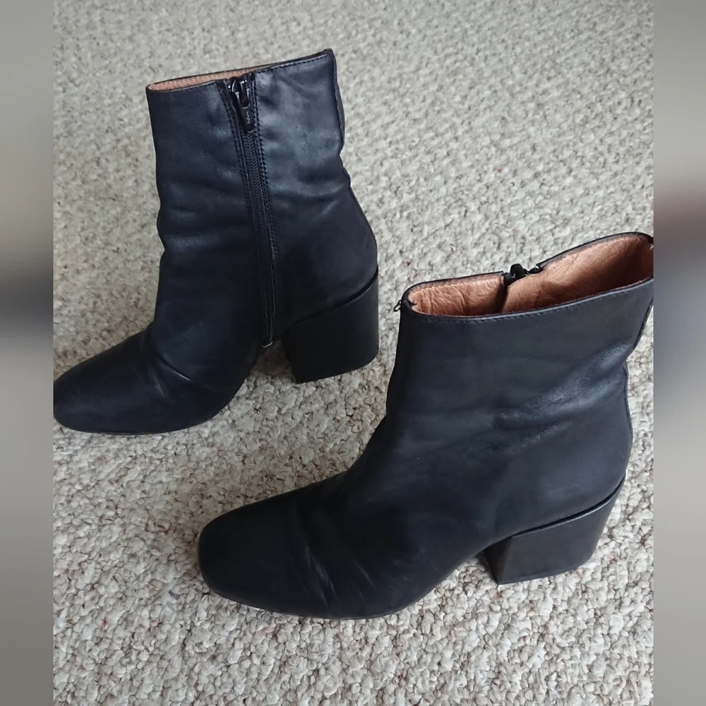 Free People black leather Nicola Bootie size 7